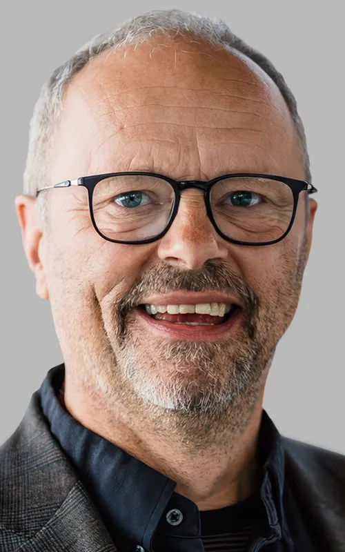 Robert Llewellyn