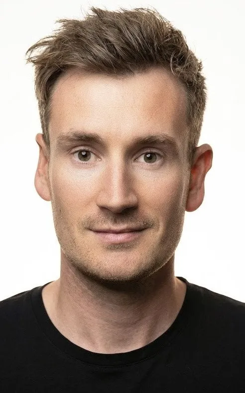 Oli White