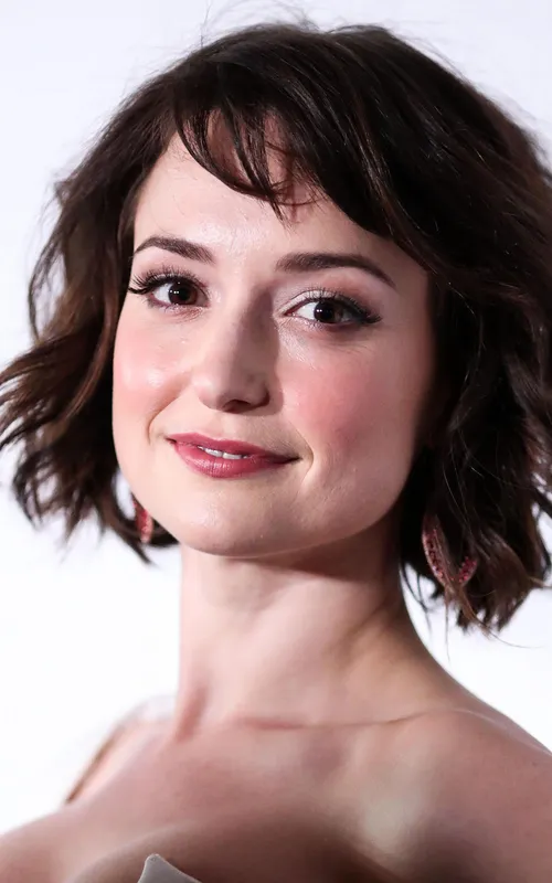Milana Vayntrub