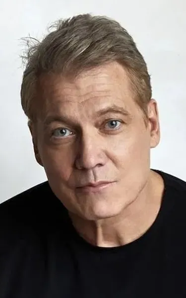 Holt McCallany