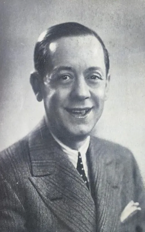 Valeriano León