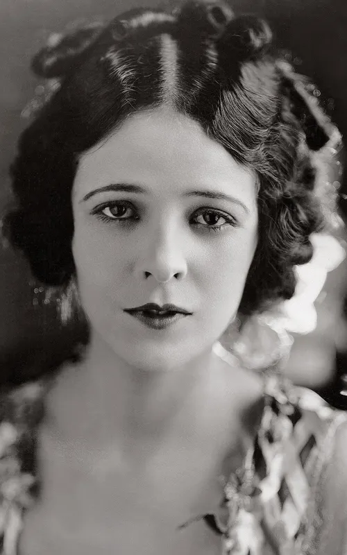 Mona Maris