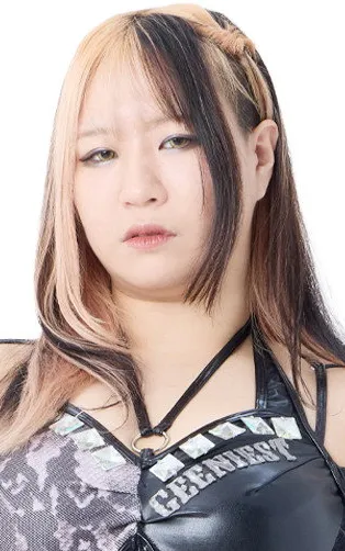 Momo Watanabe