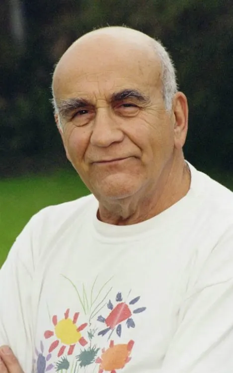 Warren Mitchell