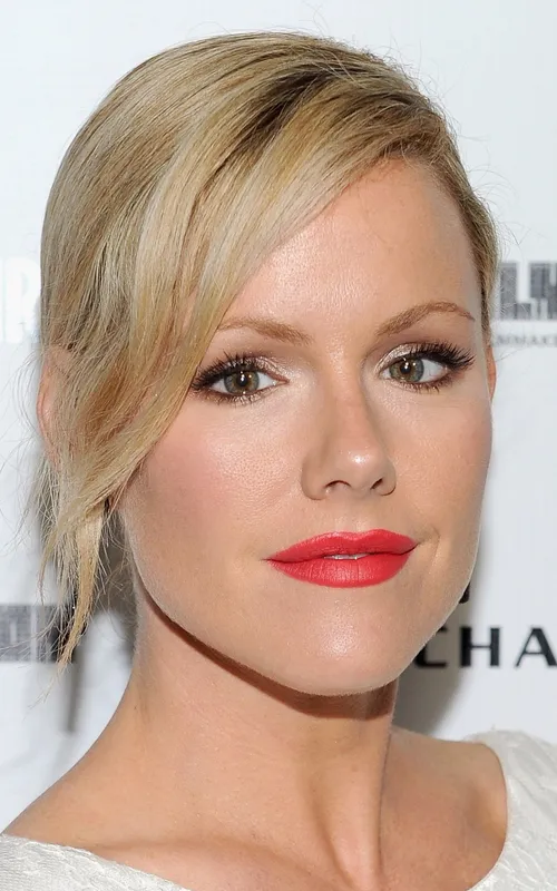 Kathleen Robertson