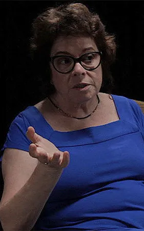 Iara Glória Areias Prado