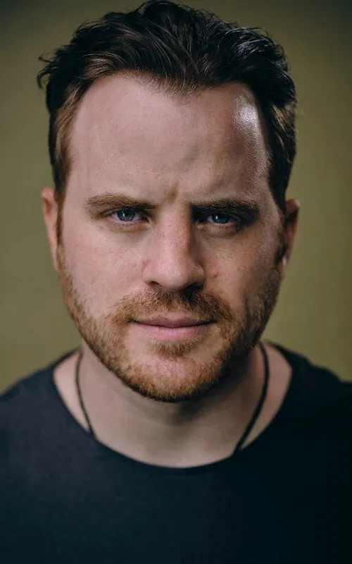 Robert Kazinsky