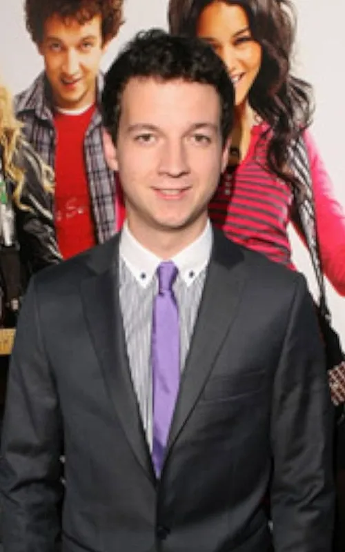 Gaelan Connell