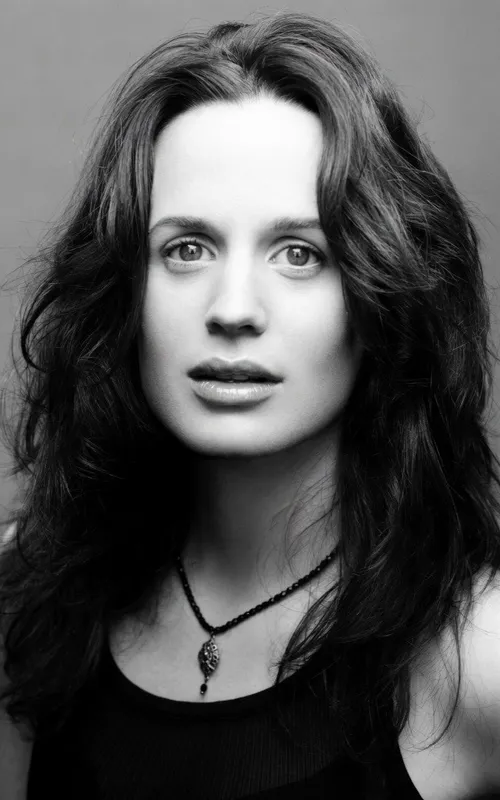 Elizabeth Reaser