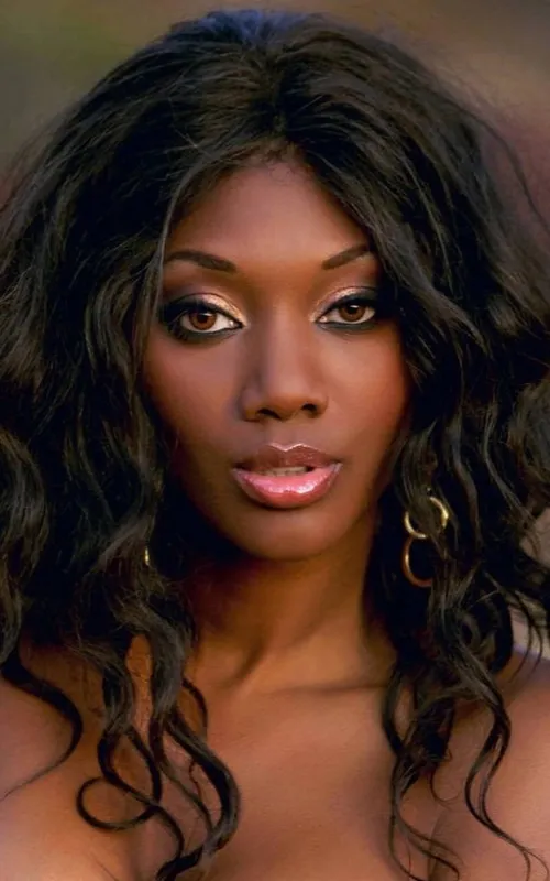 Nyomi Banxxx