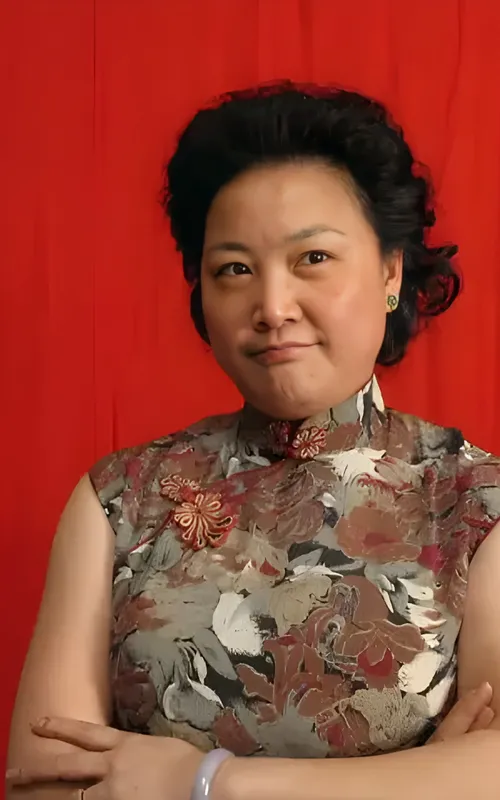 黄伟香