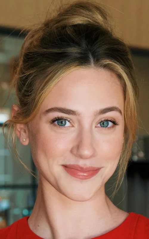 Lili Reinhart