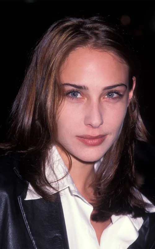 Claire Forlani