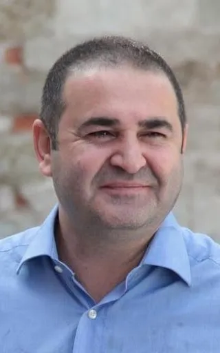 Şafak Sezer