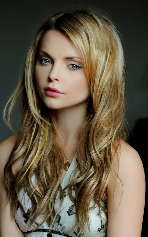 Izabella Miko