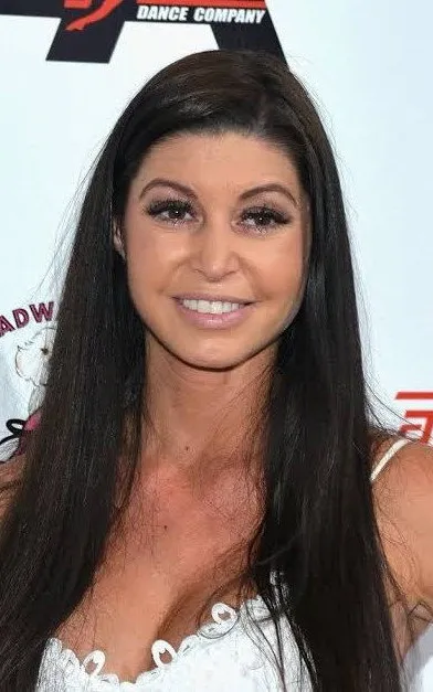 Kira Girard