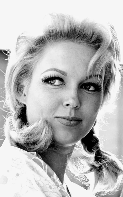Cynthia Lynn