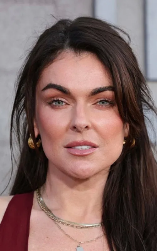 Serinda Swan