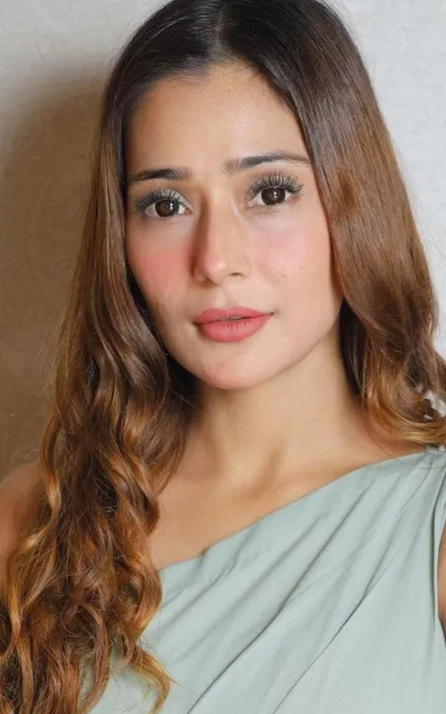 Sara Khan