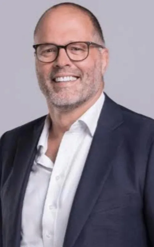 Martin Bayfield