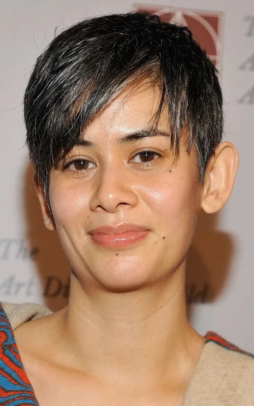 Suttirat Anne Larlarb