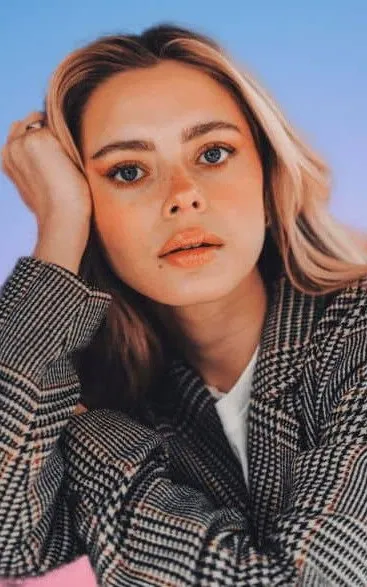 Elli Rhiannon Müller Osborne