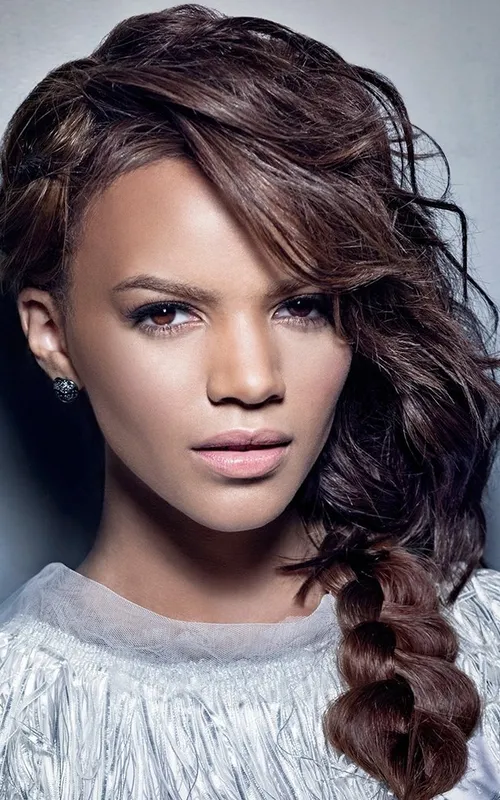 Leslie Grace