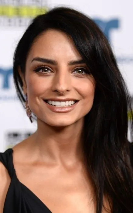 Aislinn Derbez