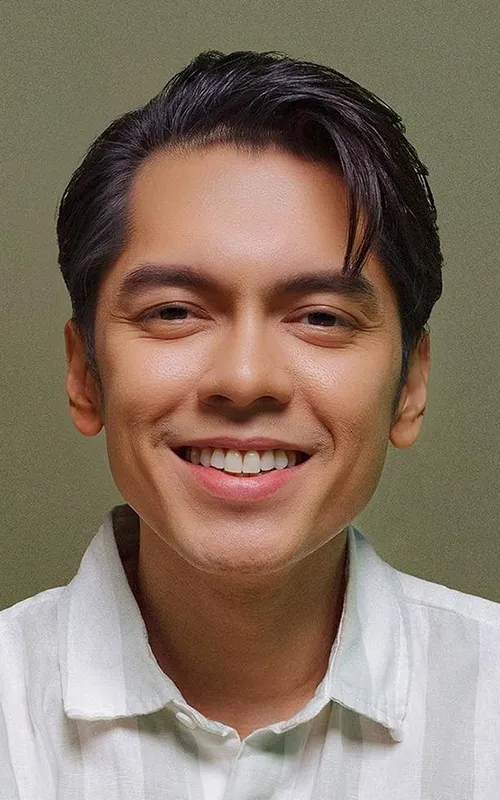 Carlo Aquino