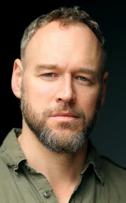 Elliot Cowan